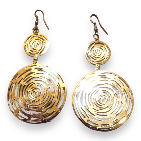 Ember & Ash Jewelry - Silver tone Rose Shape Vortex Wafer Earrings